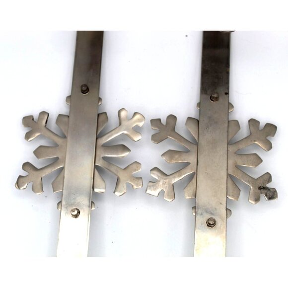 Christmas Wreath Holders Set of 2 Metal Snowflake Winter Decor Over Door 14 Inch - Picture 9 of 13